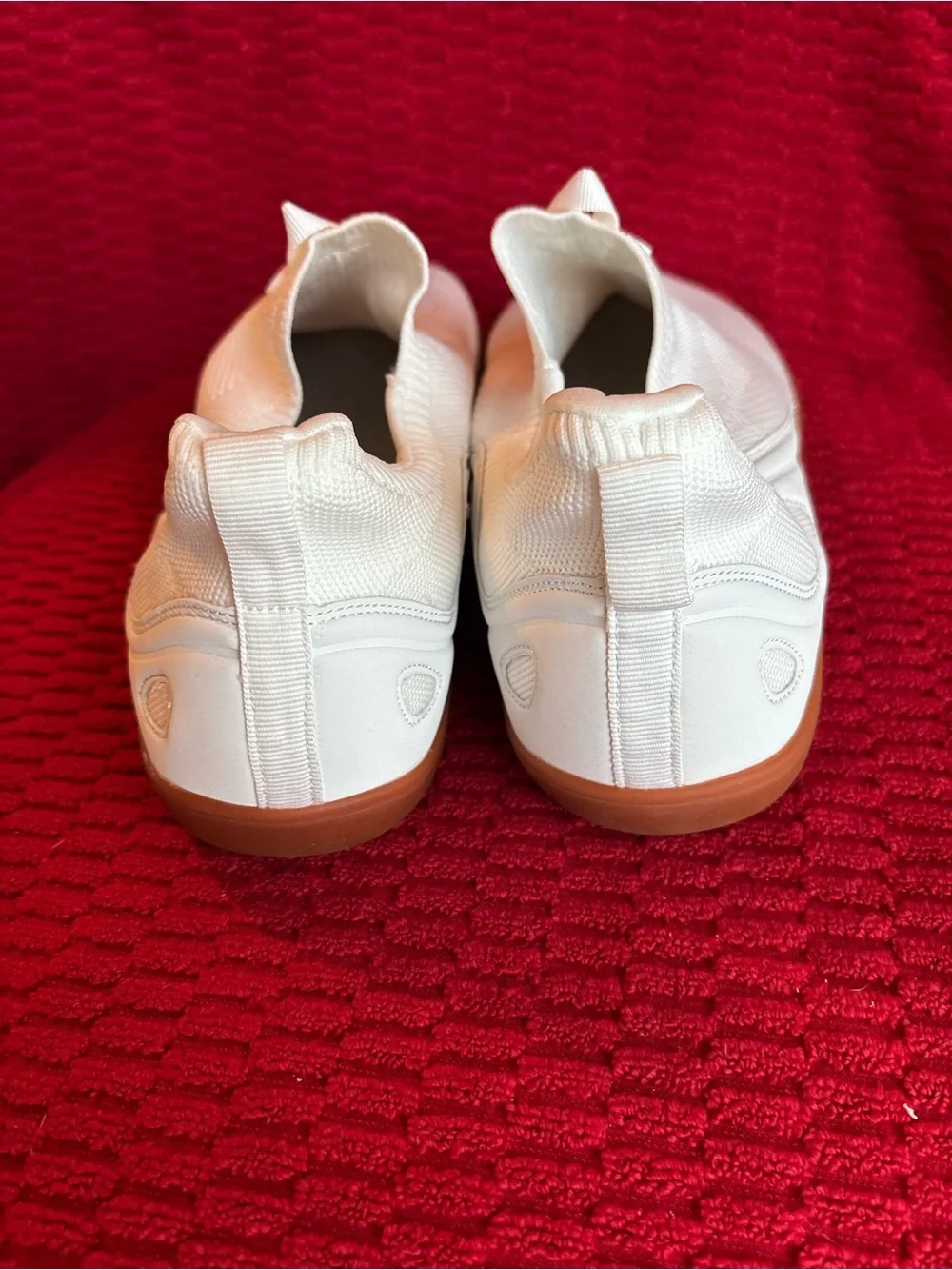 Source Unknown White Knit Slip-On Loafers with Gum Sole
